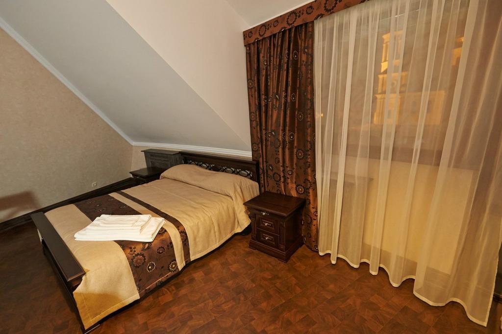 Charivna Taistra Bed & Breakfast Brovary Ngoại thất bức ảnh