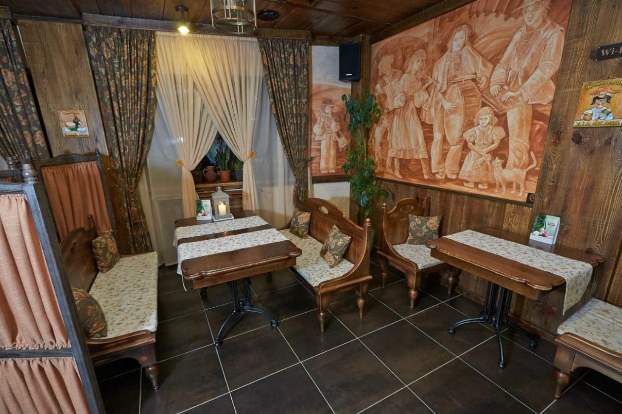 Charivna Taistra Bed & Breakfast Brovary Ngoại thất bức ảnh