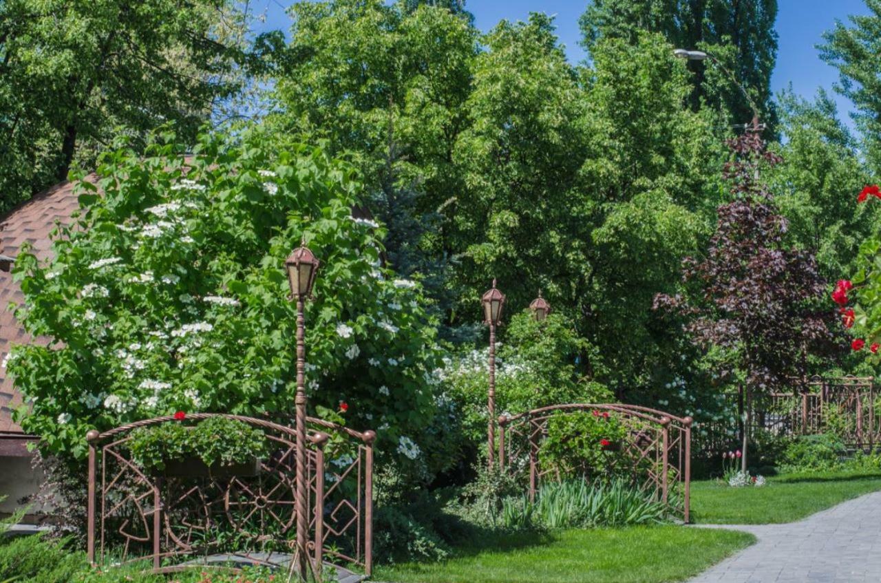 Charivna Taistra Bed & Breakfast Brovary Ngoại thất bức ảnh