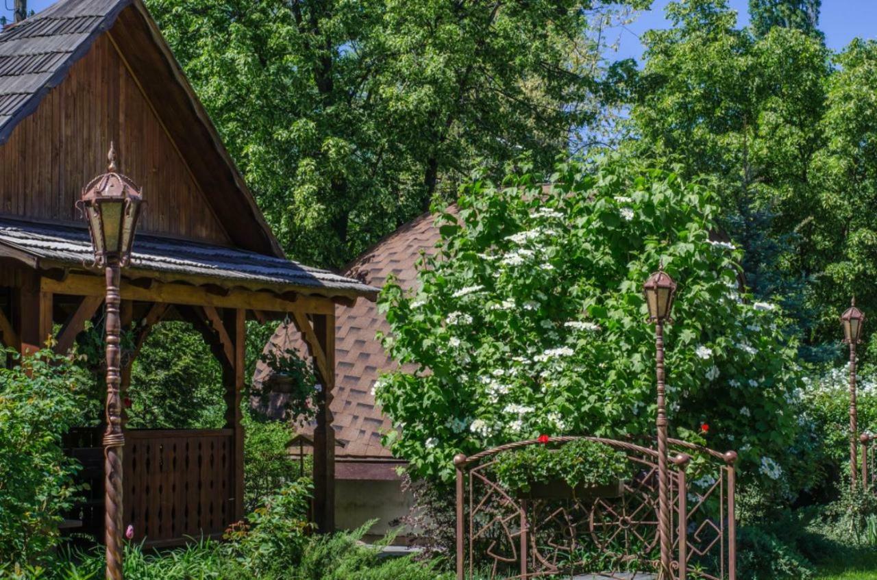 Charivna Taistra Bed & Breakfast Brovary Ngoại thất bức ảnh